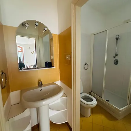 Ammiraglia & Sottobordo Apartment *